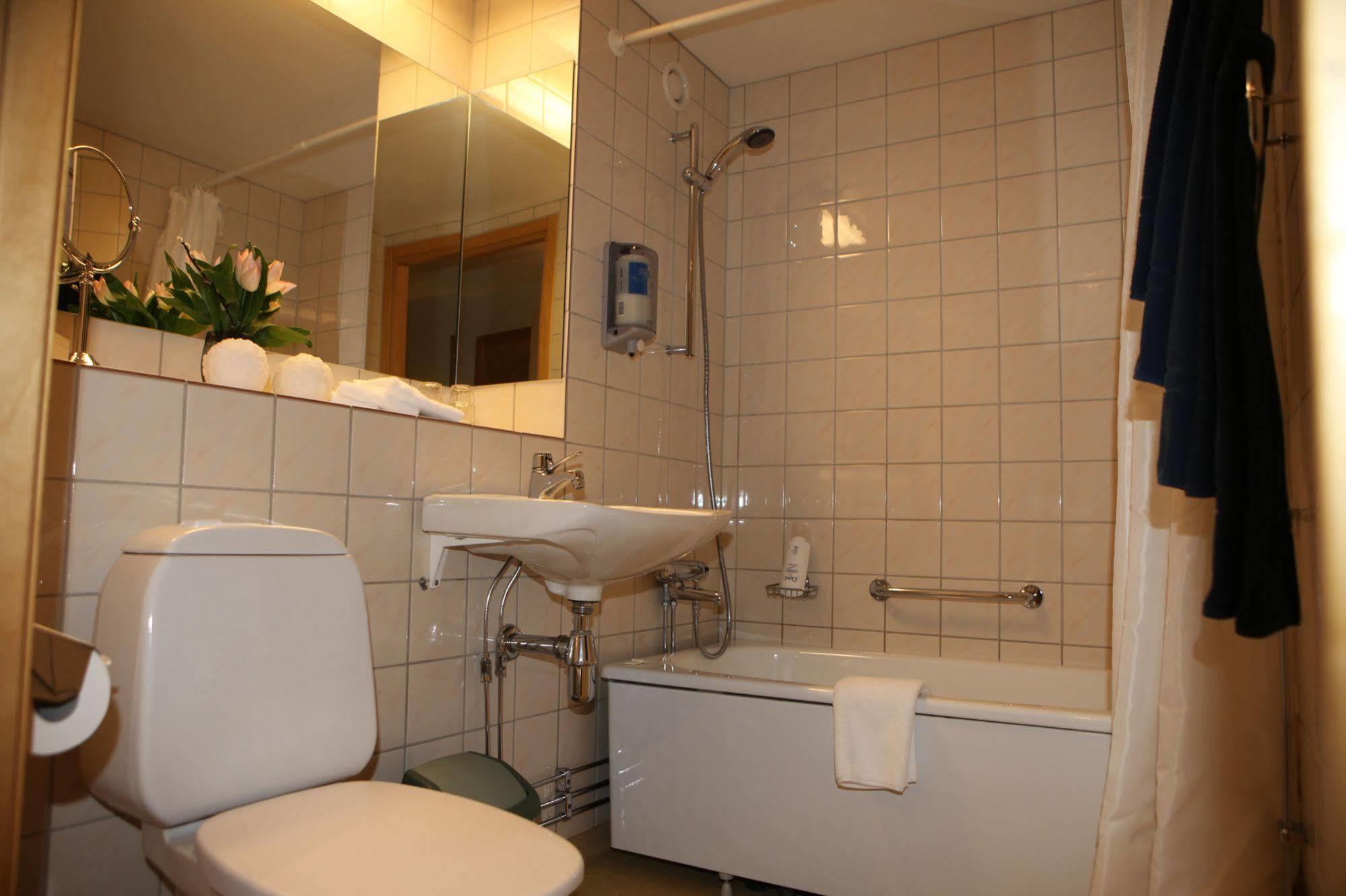 Hotel Moelndals Bro Екстериор снимка