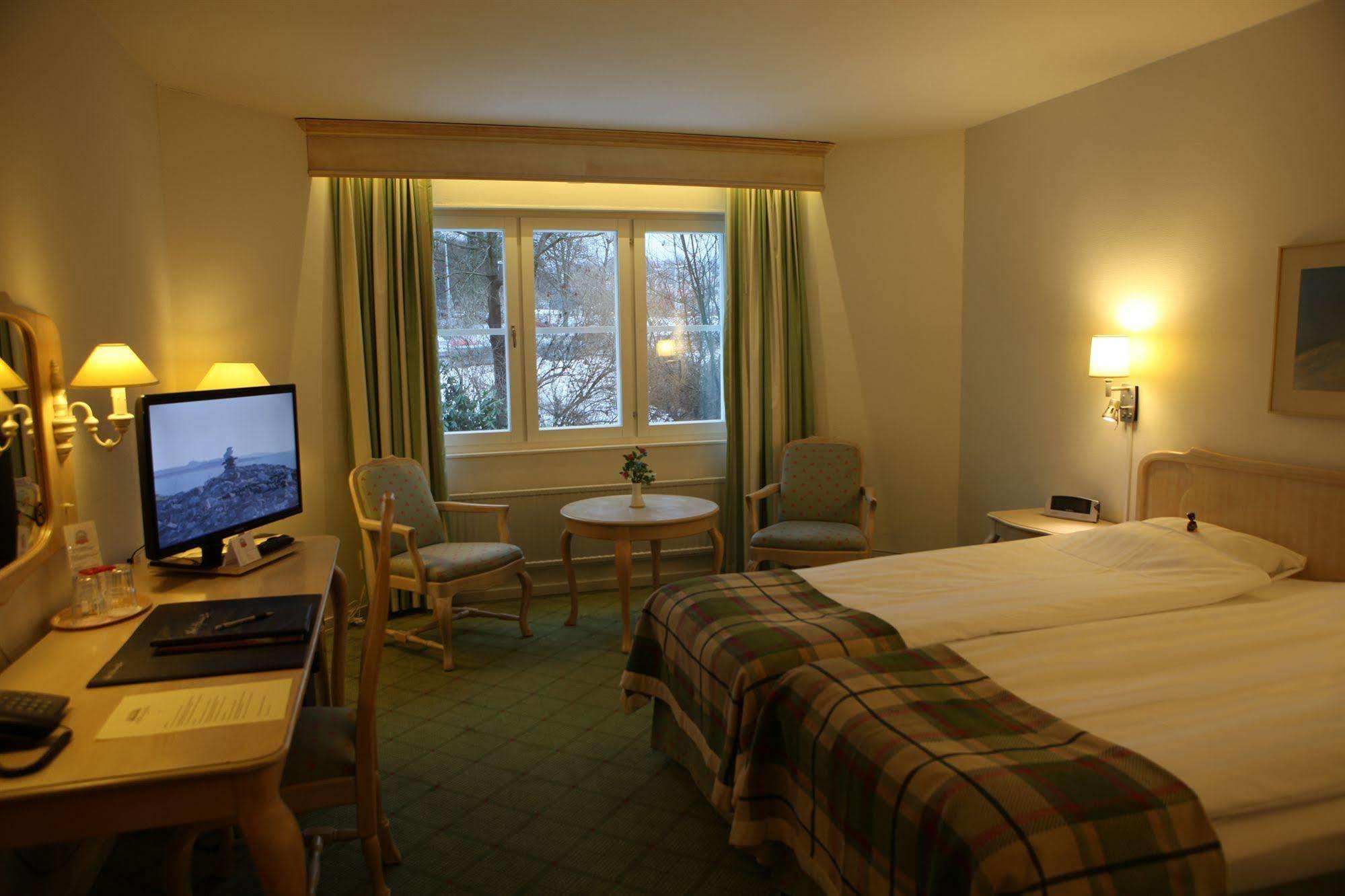Hotel Moelndals Bro Екстериор снимка